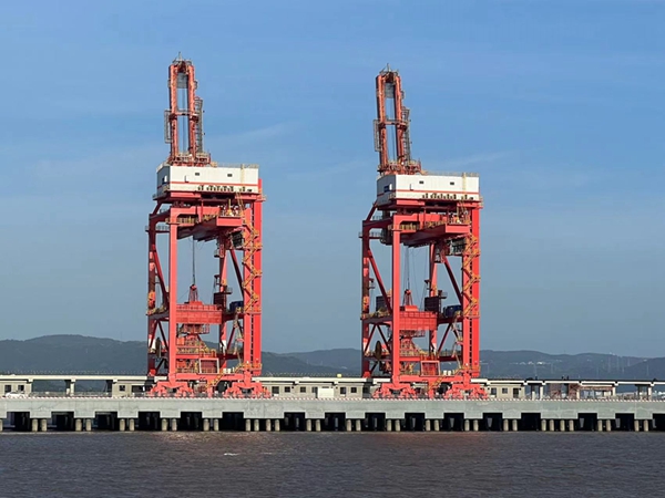 岸邊橋式抓斗卸船機